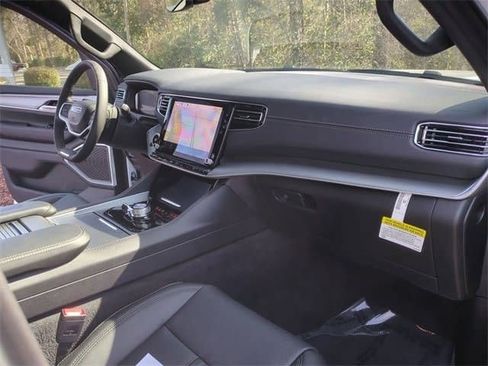 New 2026 Jeep Grand Wagoneer L 4WD w/ Premium Group I image 24