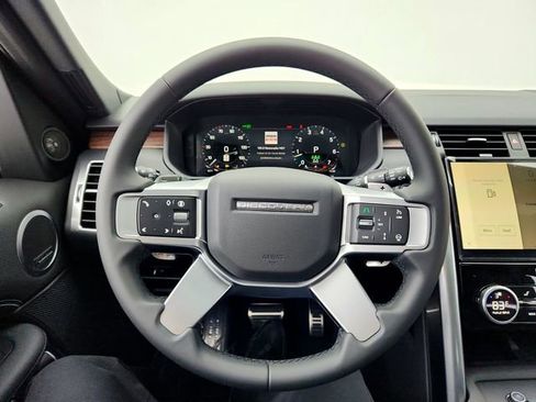 Certified 2024 Land Rover Discovery Dynamic SE image 25