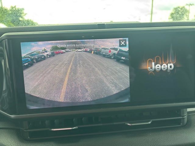Used 2025 Jeep Wrangler Sport AWD/4WD image 28