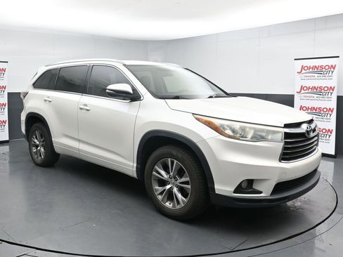 Used 2015 Toyota Highlander XLE image 2
