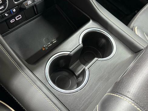 Used 2024 GMC Yukon SLT image 48