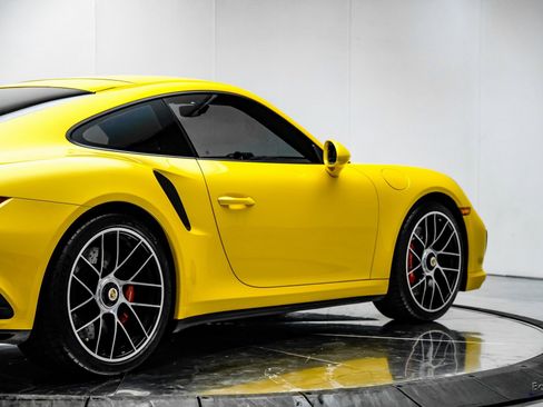 Used 2018 Porsche 911 Turbo S image 19