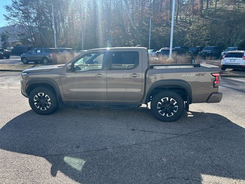 Used 2022 Nissan Frontier PRO-4X image 6