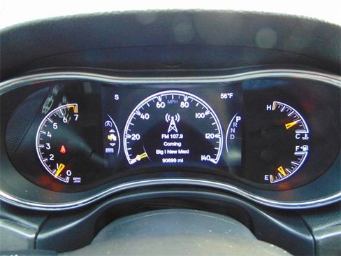 Used 2017 Jeep Grand Cherokee Altitude image 16