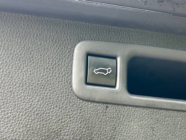 Used 2022 Toyota Highlander XLE AWD/4WD image 40