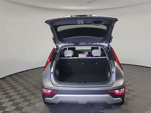 Used 2023 Kia Niro EX FWD image 6