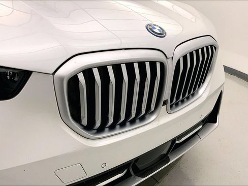 Used 2025 BMW X5 xDrive50e AWD/4WD image 29