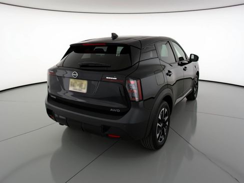 Used 2025 Nissan Kicks SV AWD/4WD image 9