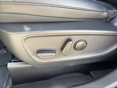 Used 2025 Ford Escape SE image 19