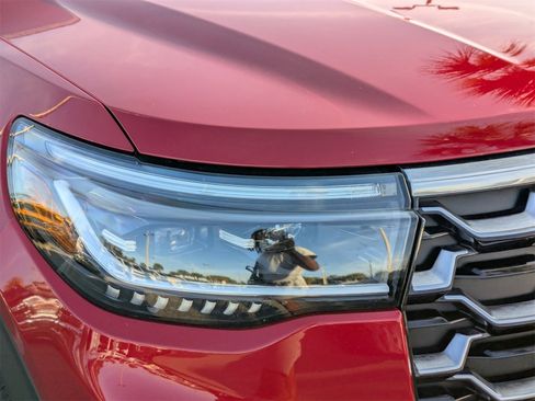 Used 2025 Ford Explorer Platinum w/ Ultimate Package image 10