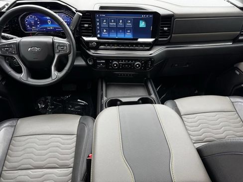 Used 2024 Chevrolet Silverado 2500 ZR2 w/ Technology Package image 10