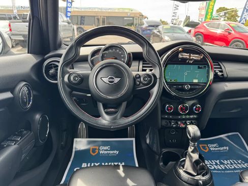 Used 2017 MINI Cooper 4-Door Hardtop FWD image 18