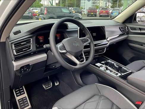 New 2025 Volkswagen Atlas Peak Edition SE image 7