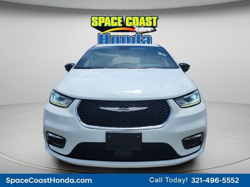 Used 2025 Chrysler Pacifica Select FWD image 8