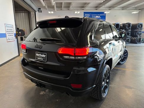 Used 2022 Jeep Grand Cherokee Laredo X AWD/4WD image 5