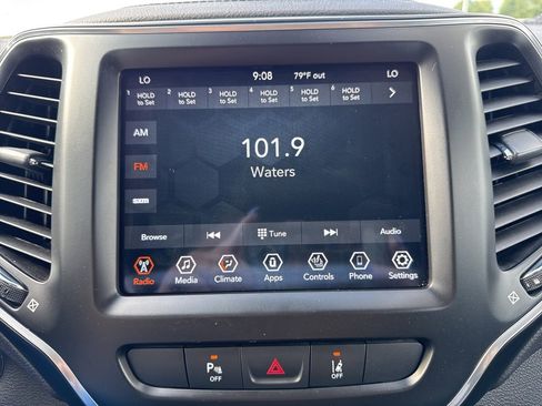 Used 2021 Jeep Cherokee Latitude Lux w/ Comfort/Convenience Group image 3