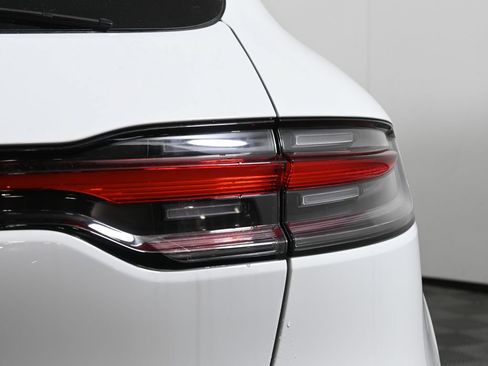 Used 2026 Porsche Macan AWD/4WD image 13