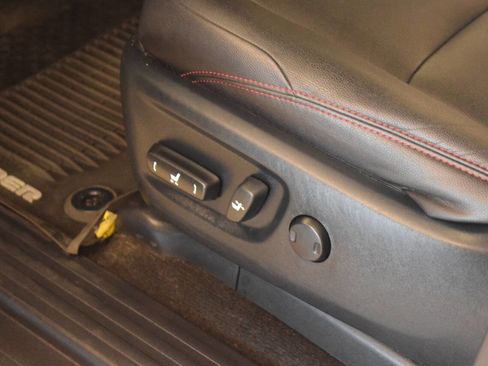 Used 2018 Toyota 4Runner TRD Off-Road Premium image 97