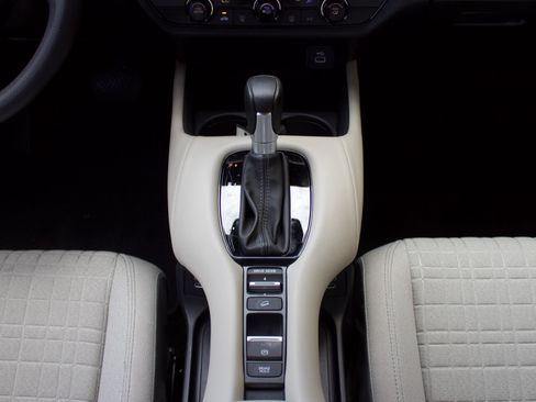 Used 2025 Honda HR-V LX image 18