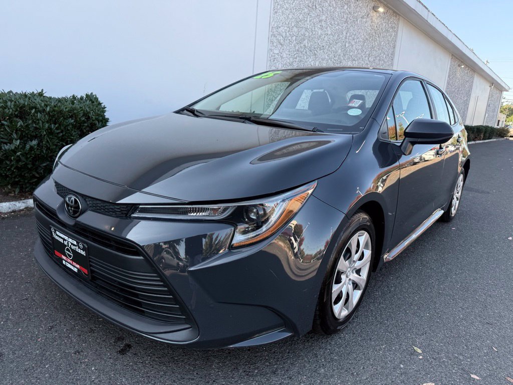 Used 2025 Toyota Corolla LE FWD image 2