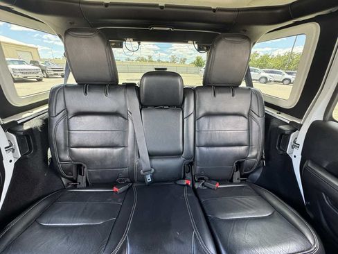 Used 2018 Jeep Wrangler Unlimited Sahara w/ LED Lighting Group AWD/4WD image 34