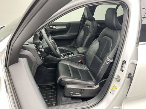 Used 2023 Volvo XC40 B5 Ultimate w/ Protection Package Premier AWD/4WD image 9
