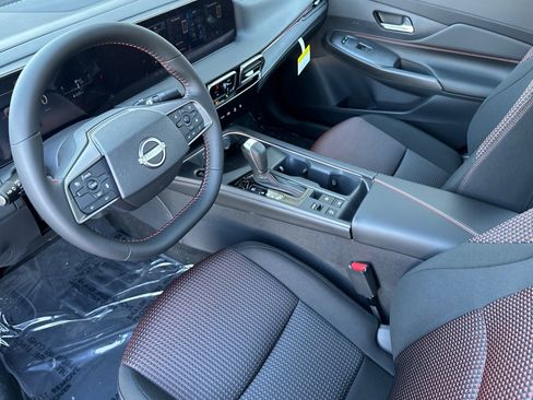 New 2026 Nissan Sentra SR w/ Floor Mat Package image 7
