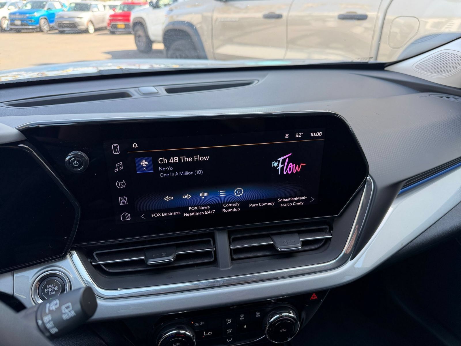 Used 2025 Chevrolet Trax LT FWD image 19