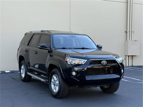 Used 2017 Toyota 4Runner SR5 Premium image 2