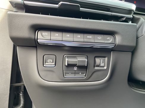 Used 2026 Cadillac Escalade ESV Sport w/ Touring Package image 18