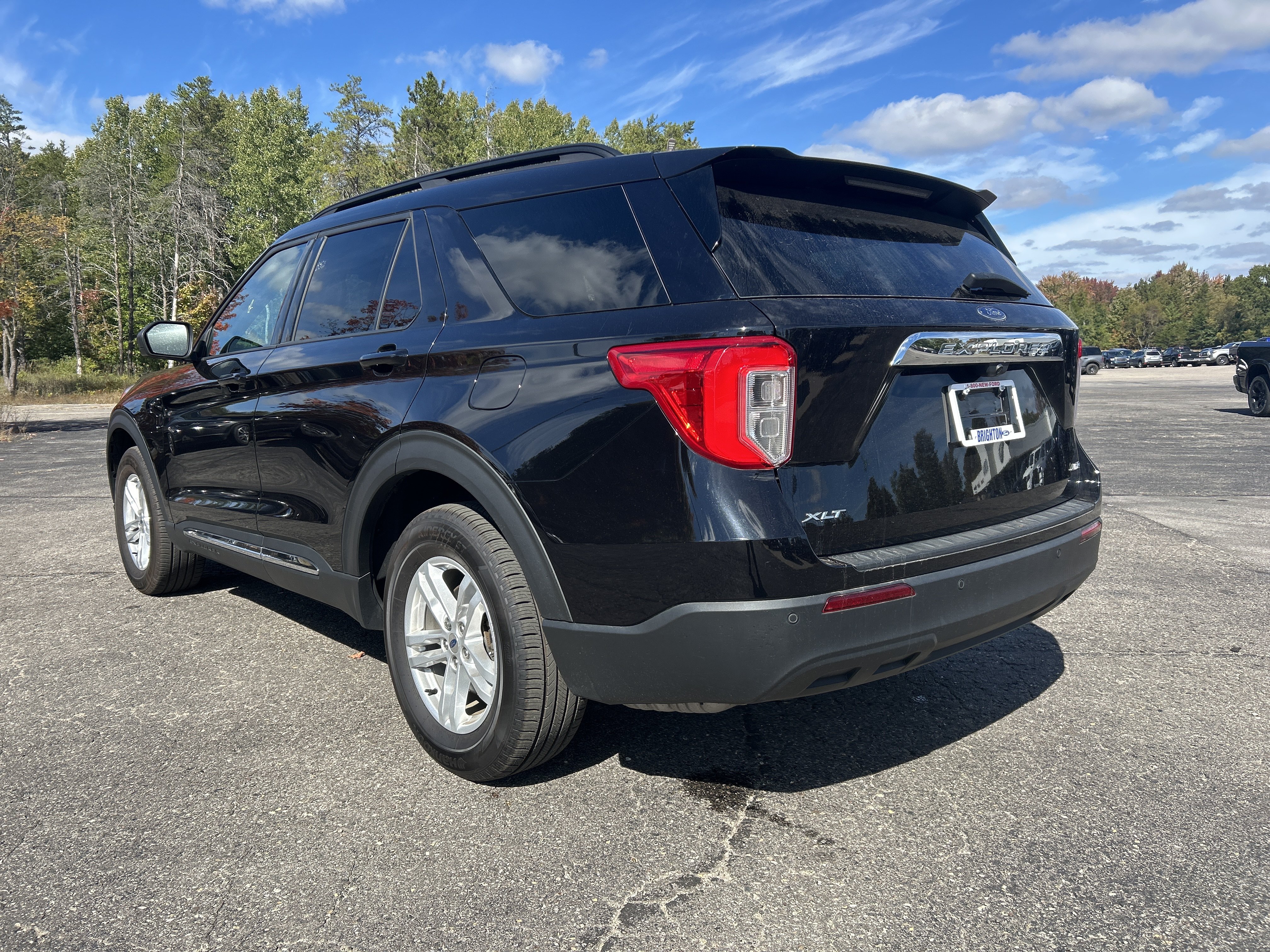 Used 2023 Ford Explorer XLT AWD/4WD image 6