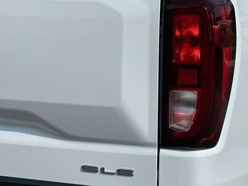 Certified 2024 GMC Sierra 1500 SLE image 28