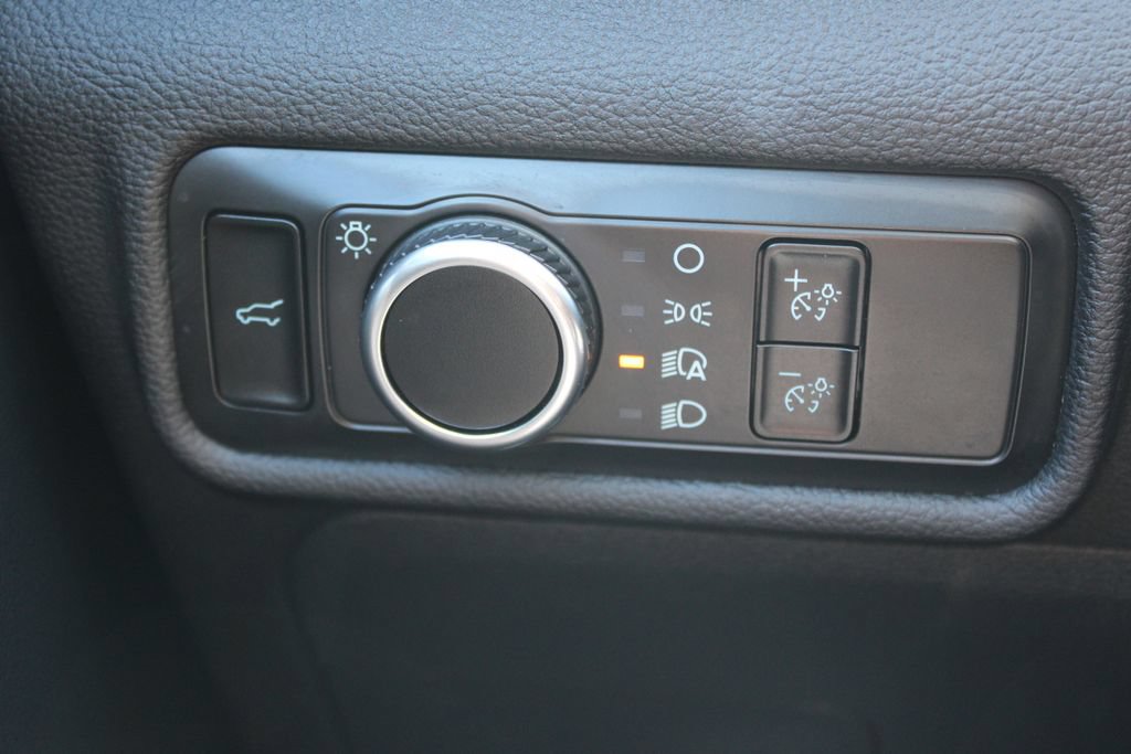 Used 2023 Ford Explorer XLT AWD/4WD image 42