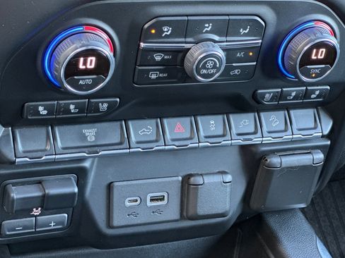 Certified 2022 Chevrolet Silverado 2500 LTZ image 20