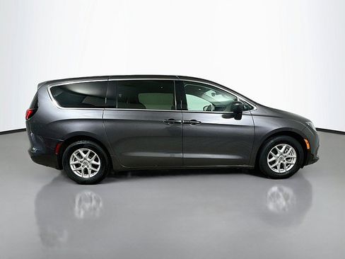 Used 2023 Chrysler Voyager LX FWD image 8