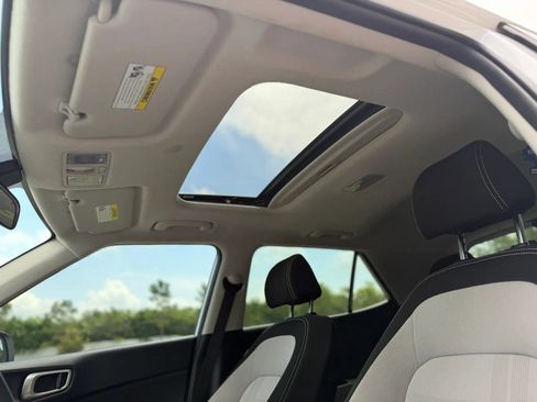 Used 2026 Hyundai Venue SEL FWD image 18
