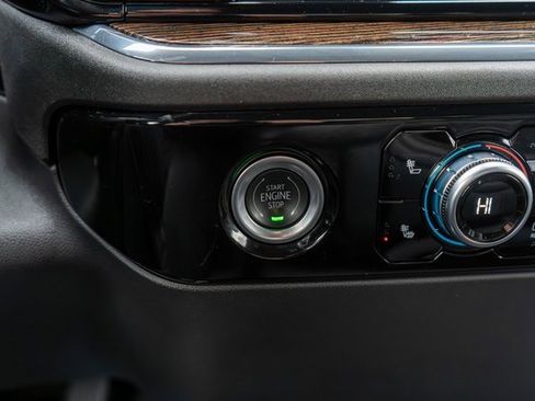 Used 2024 GMC Sierra 1500 Elevation image 28