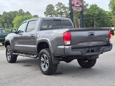 Used 2016 Toyota Tacoma TRD Sport w/ Towing Package AWD/4WD image 4