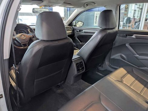 Used 2018 Volkswagen Passat 2.0T SE image 17