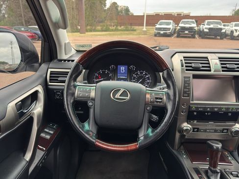 Used 2016 Lexus GX 460 Luxury w/ Preferred Accessory Package image 20
