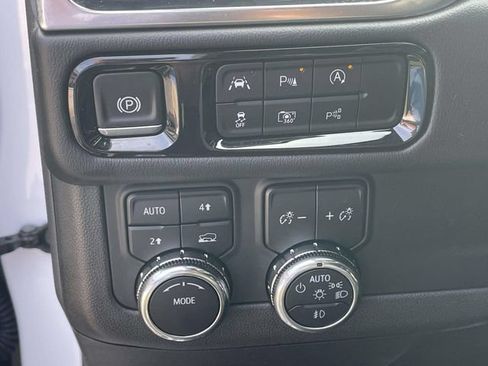 Used 2025 GMC Yukon Elevation AWD/4WD image 22
