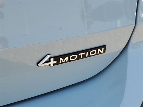 New 2025 Volkswagen Taos SE image 7