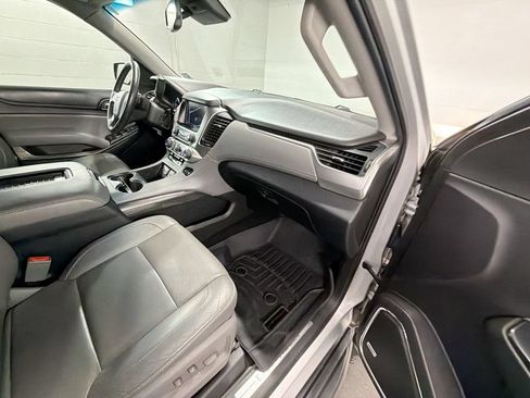 Used 2016 Chevrolet Suburban LT RWD image 30