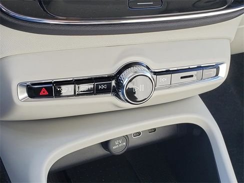 New 2026 Volvo XC40 B5 Ultra w/ Protection Package Premier image 23