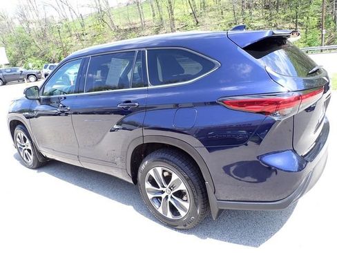 Used 2022 Toyota Highlander XLE AWD/4WD image 8