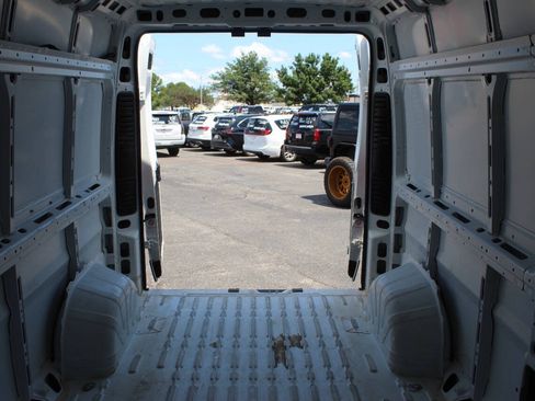 Used 2024 RAM ProMaster 2500 w/ Convenience Group FWD image 18