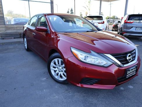 Used 2018 Nissan Altima 2.5 S w/ S Convenience Package FWD image 2