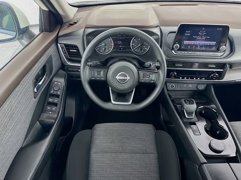 Used 2023 Nissan Rogue SV image 27