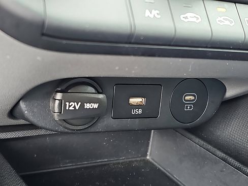 Used 2024 Hyundai Elantra SE image 23