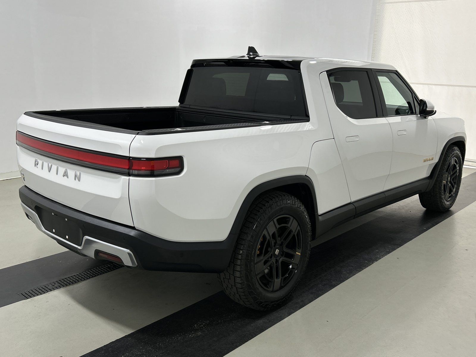 Used 2022 Rivian R1T Adventure AWD/4WD image 5